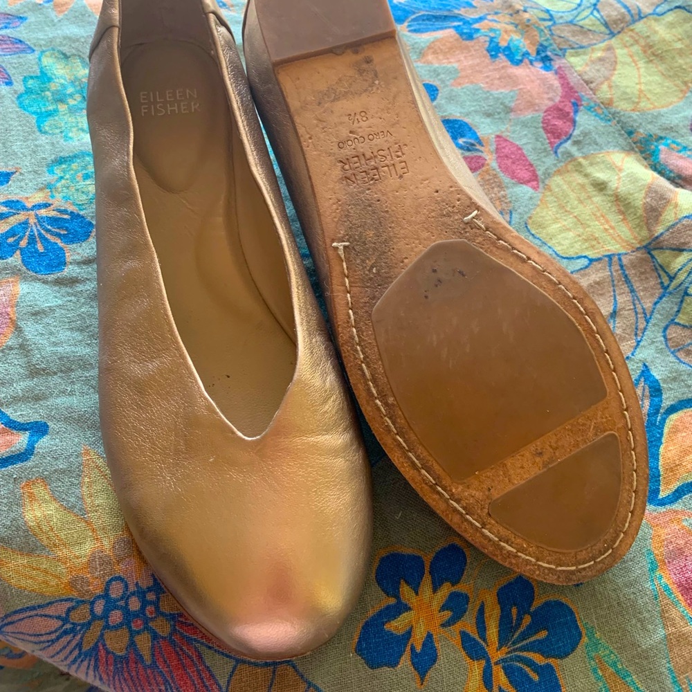Eileen Fisher Gold Flats all leather size 8.5